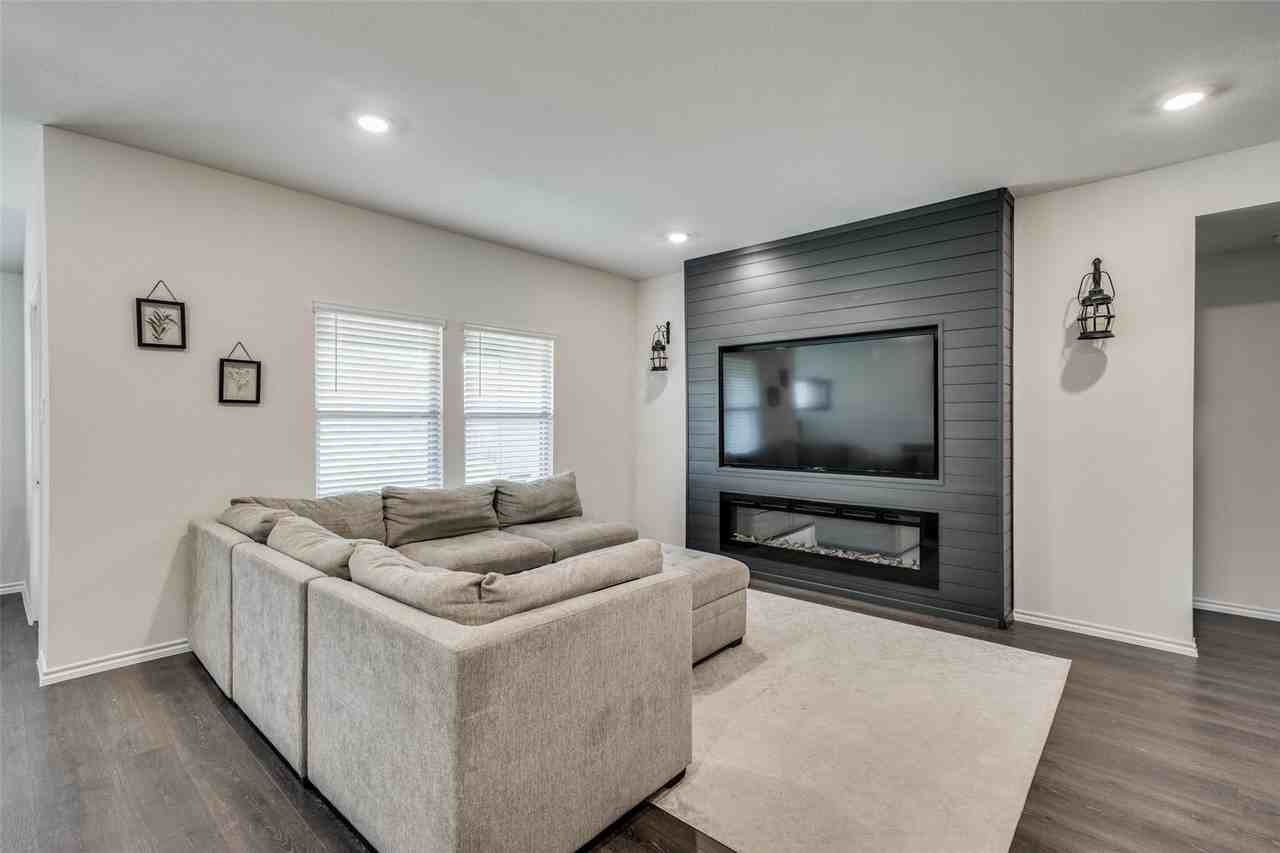2117 Croton Ave - Photo 4 of 25