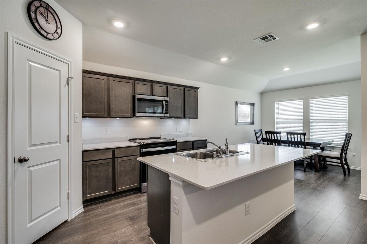 2117 Croton Ave - Photo 5 of 25