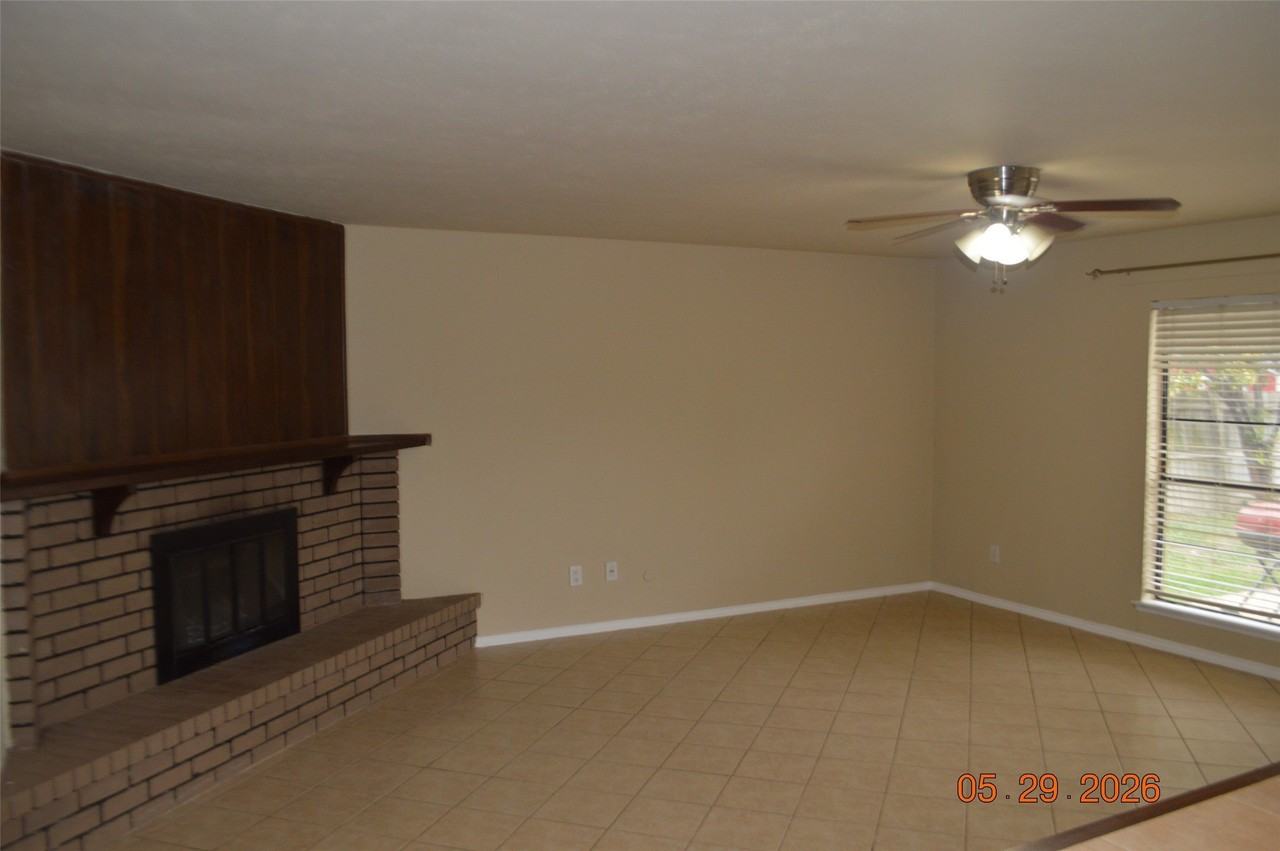 5225 Worley Dr - Photo 2 of 8