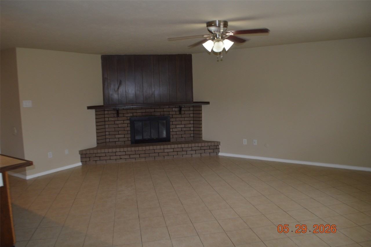 5225 Worley Dr - Photo 3 of 8