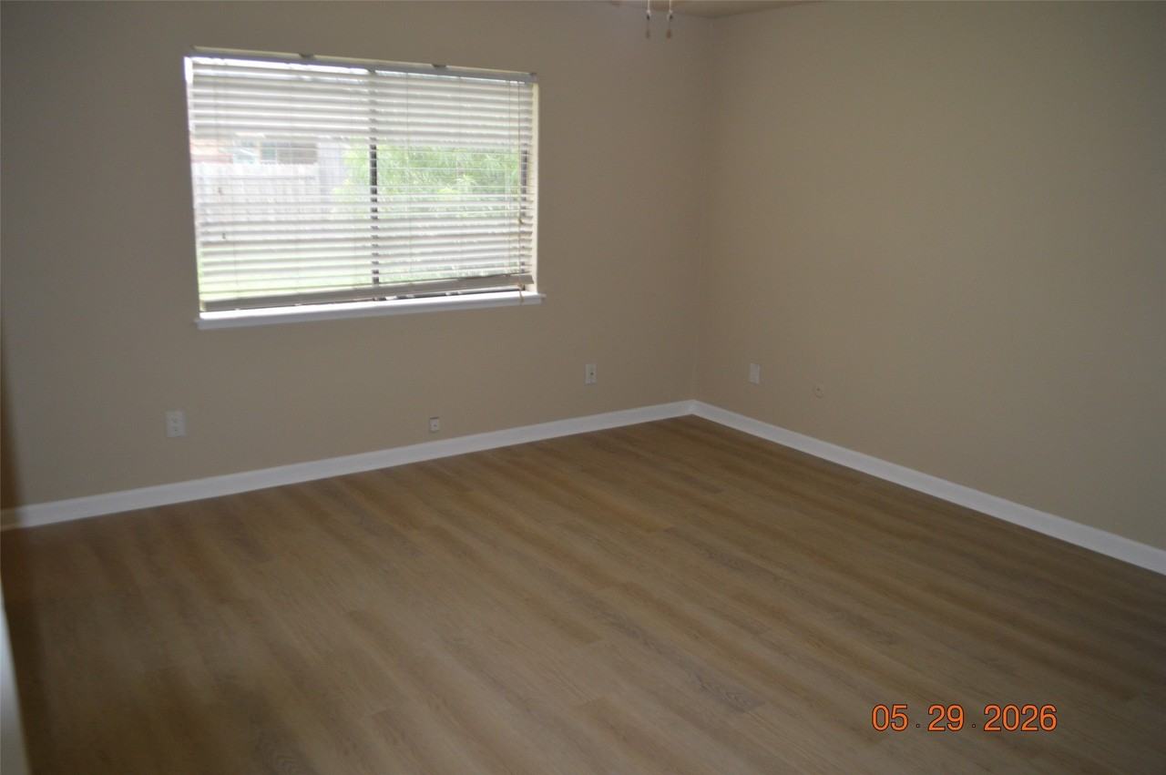 5225 Worley Dr - Photo 6 of 8