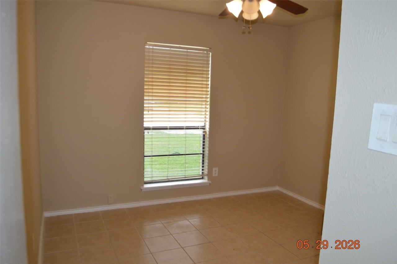 5225 Worley Dr - Photo 7 of 8