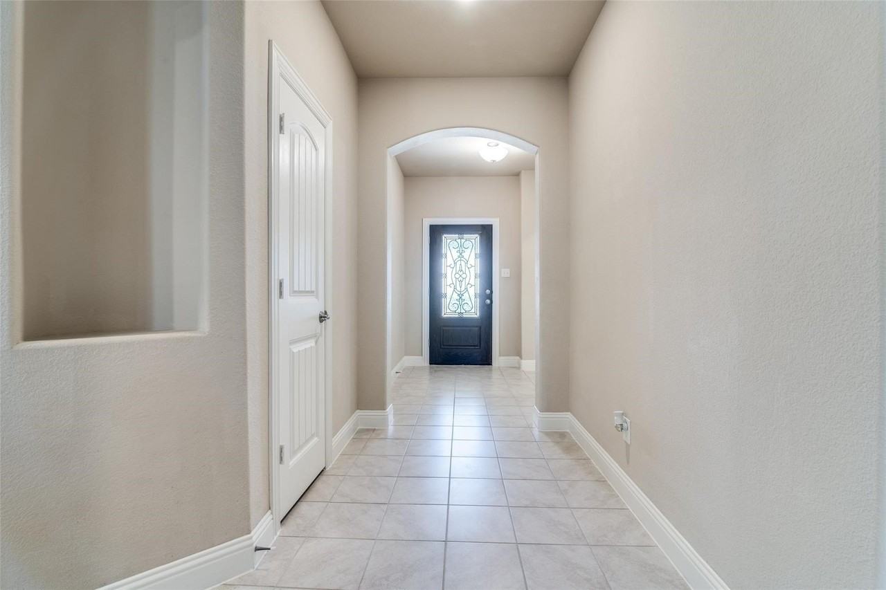 16308 Harwood Dr - Photo 2 of 25