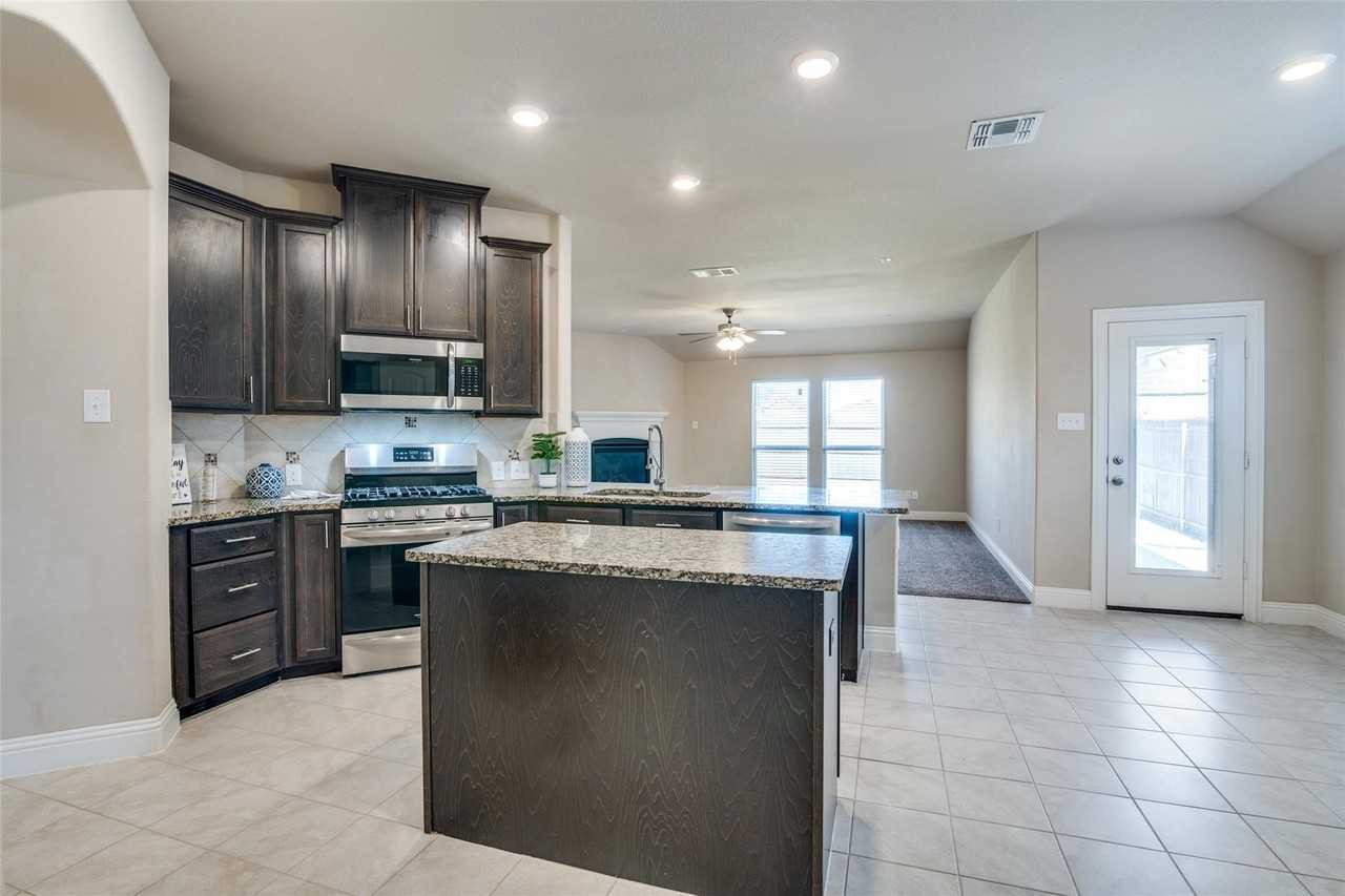 16308 Harwood Dr - Photo 6 of 25