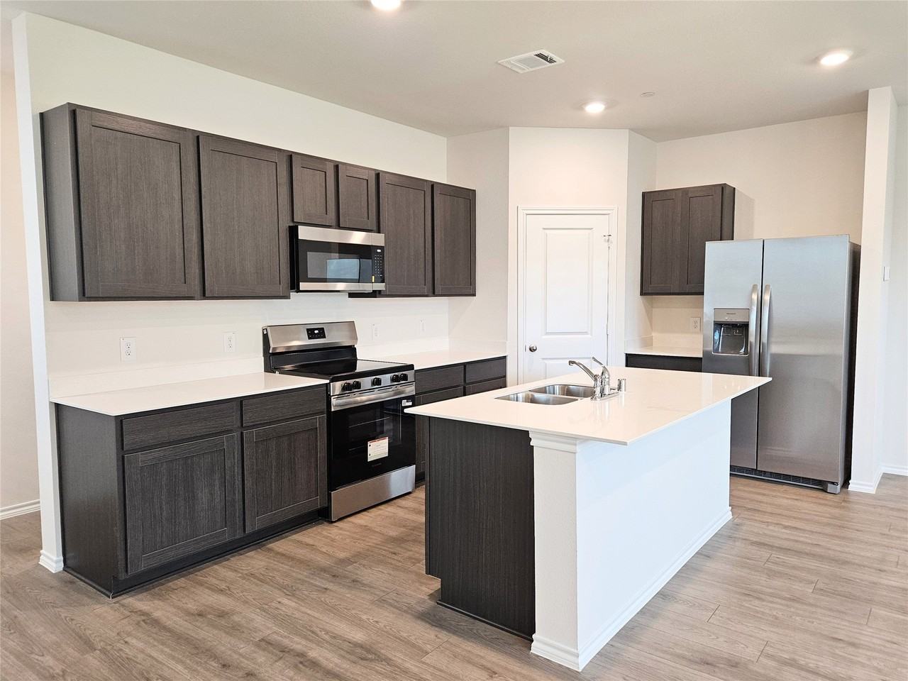 213 Arbor Dr - Photo 3 of 34