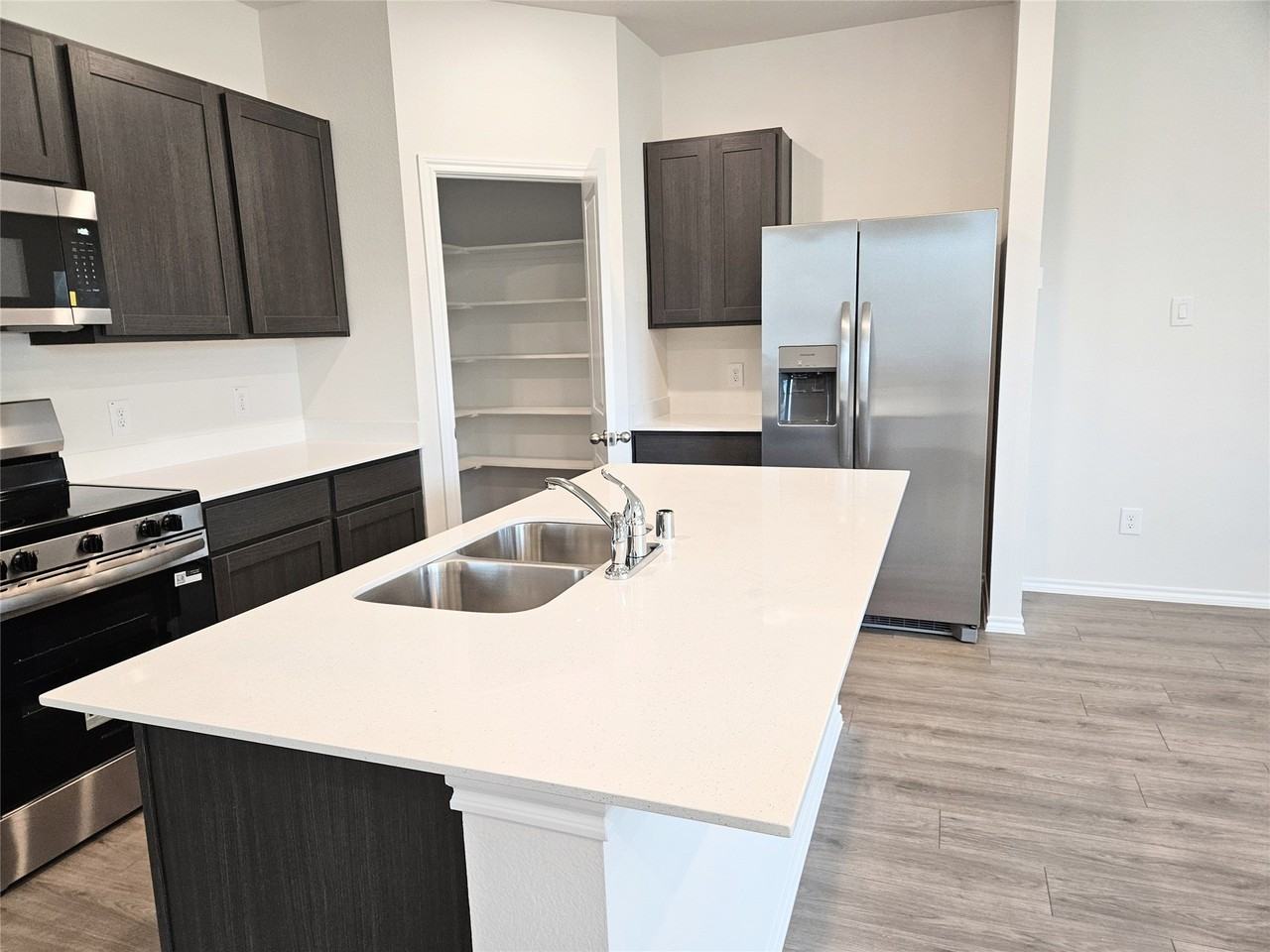 213 Arbor Dr - Photo 4 of 34