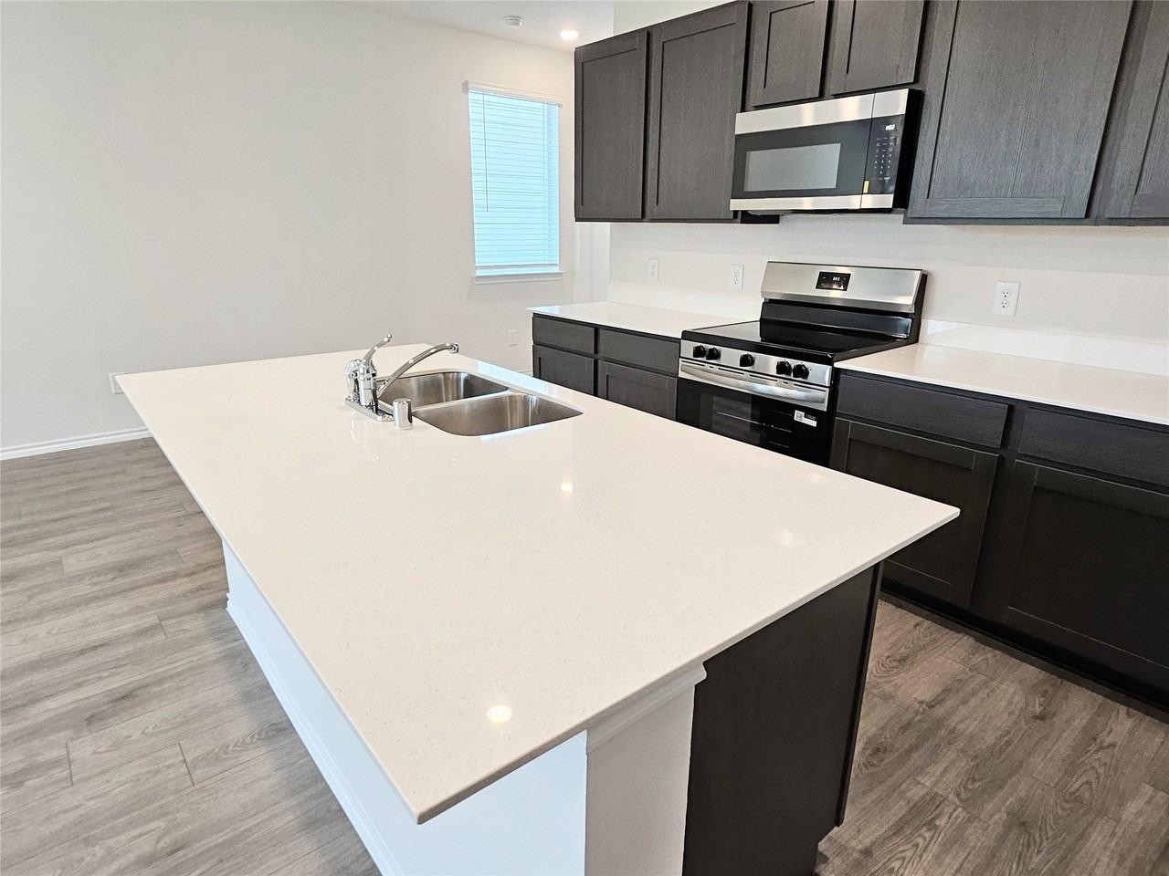 213 Arbor Dr - Photo 5 of 34