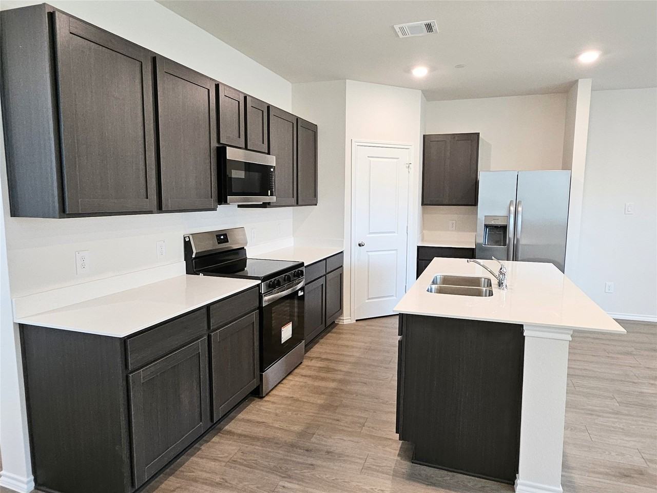 213 Arbor Dr - Photo 6 of 34