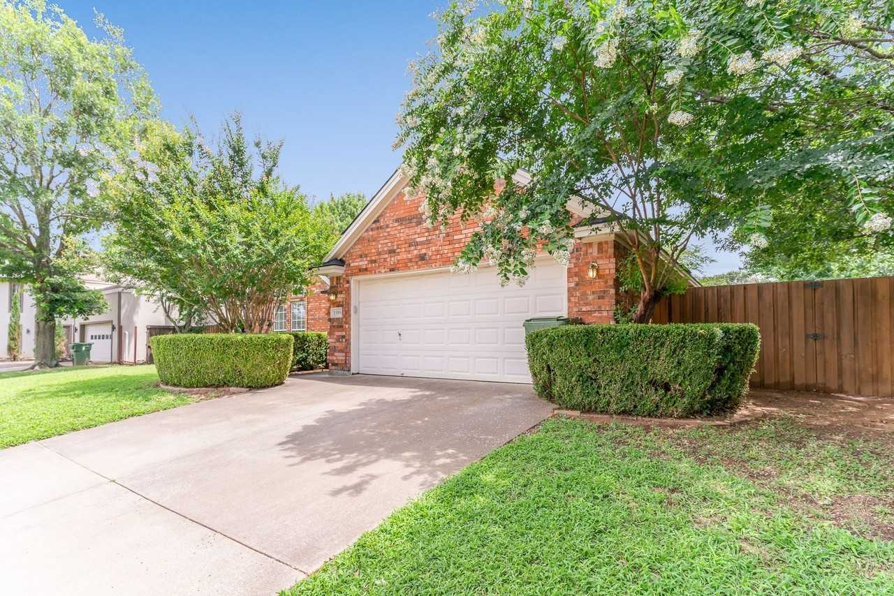 1399 Flamingo Cir - Photo 2 of 24
