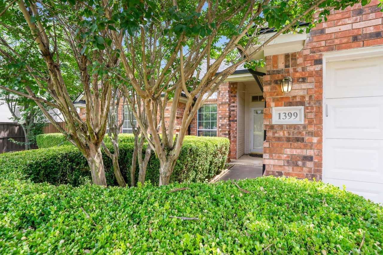 1399 Flamingo Cir - Photo 4 of 24