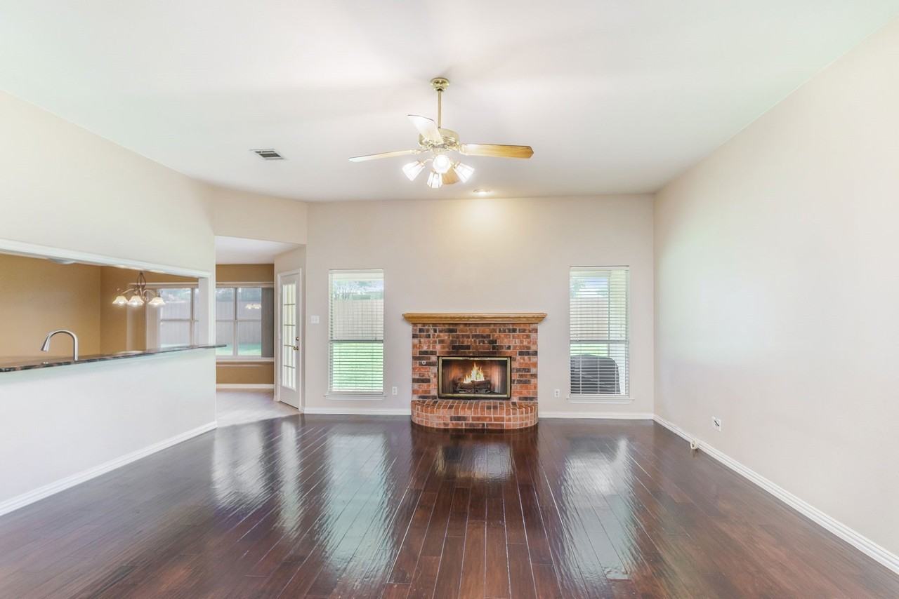 1399 Flamingo Cir - Photo 5 of 24