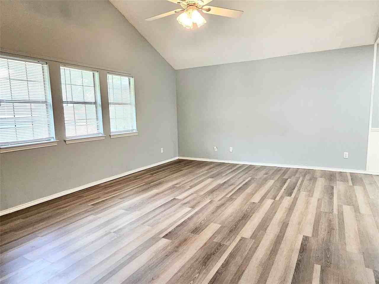 1124 Kathy Ln - Photo 6 of 30