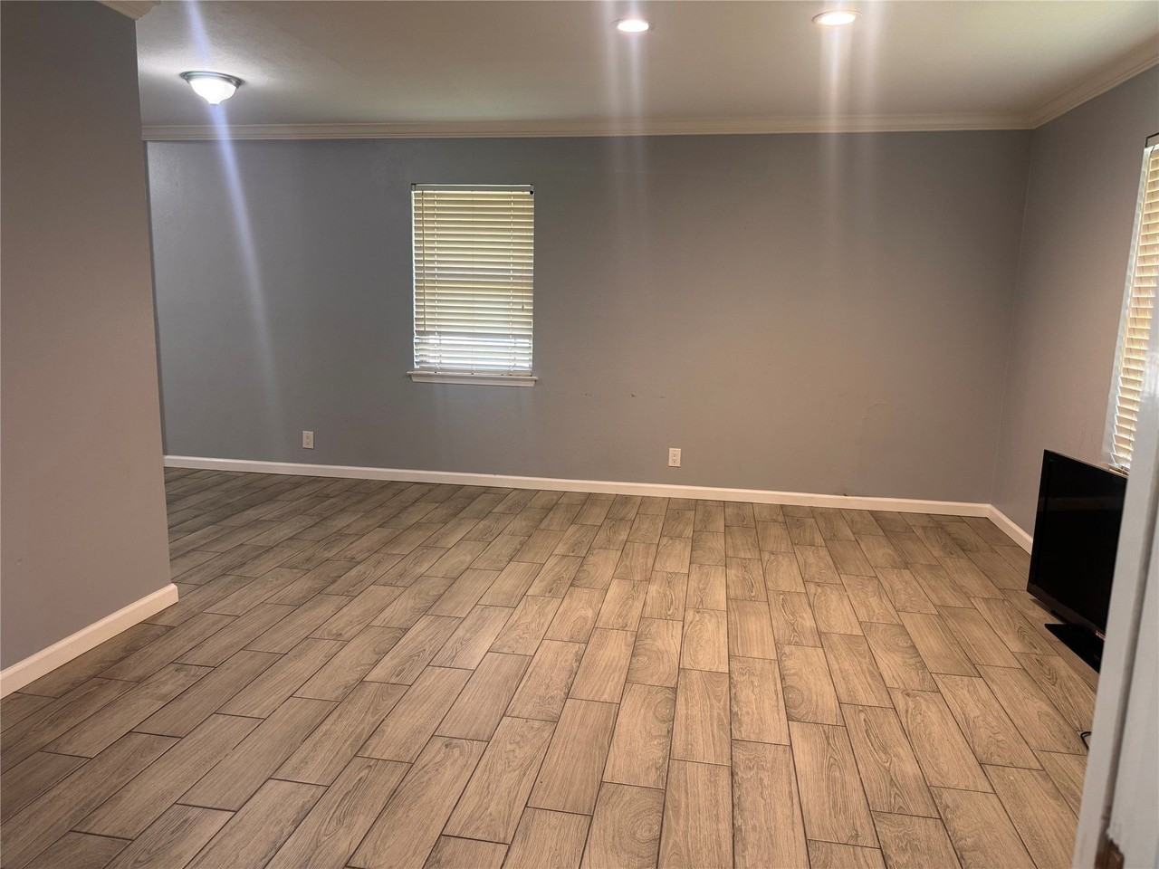 514 Lynn Dr E - Photo 5 of 26