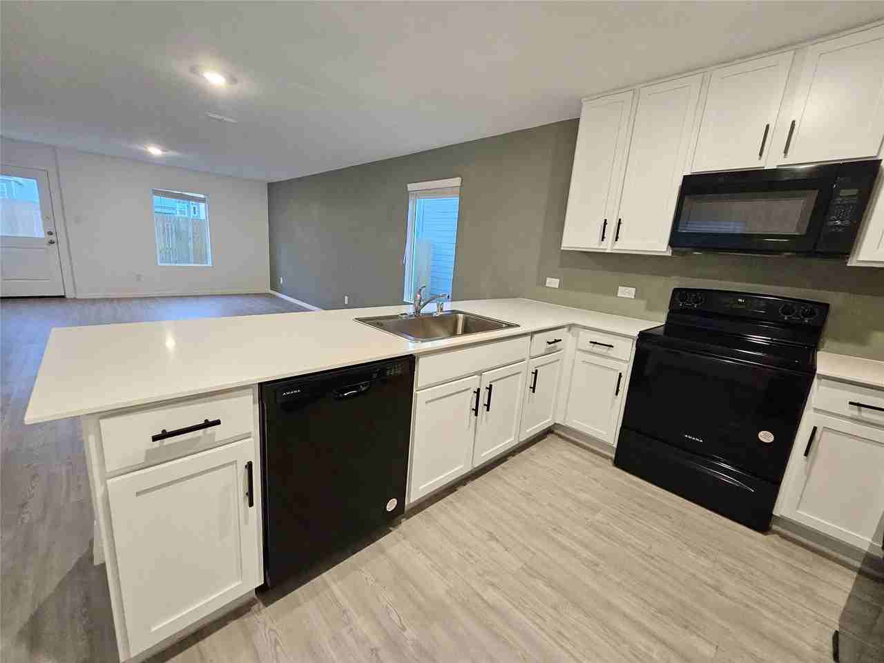 919 Blue Heron Dr - Photo 3 of 34
