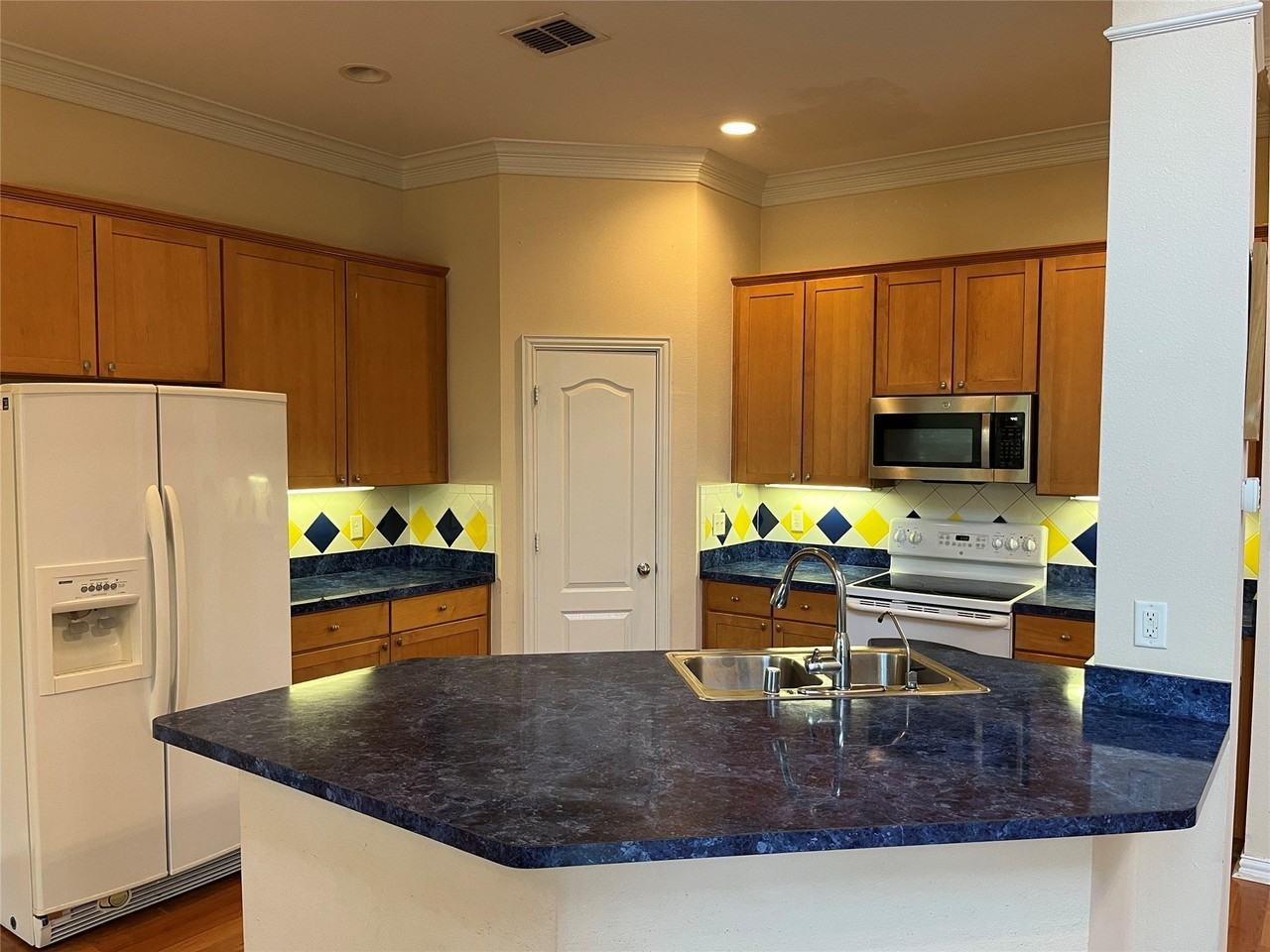 3721 Vienna St - Photo 6 of 26