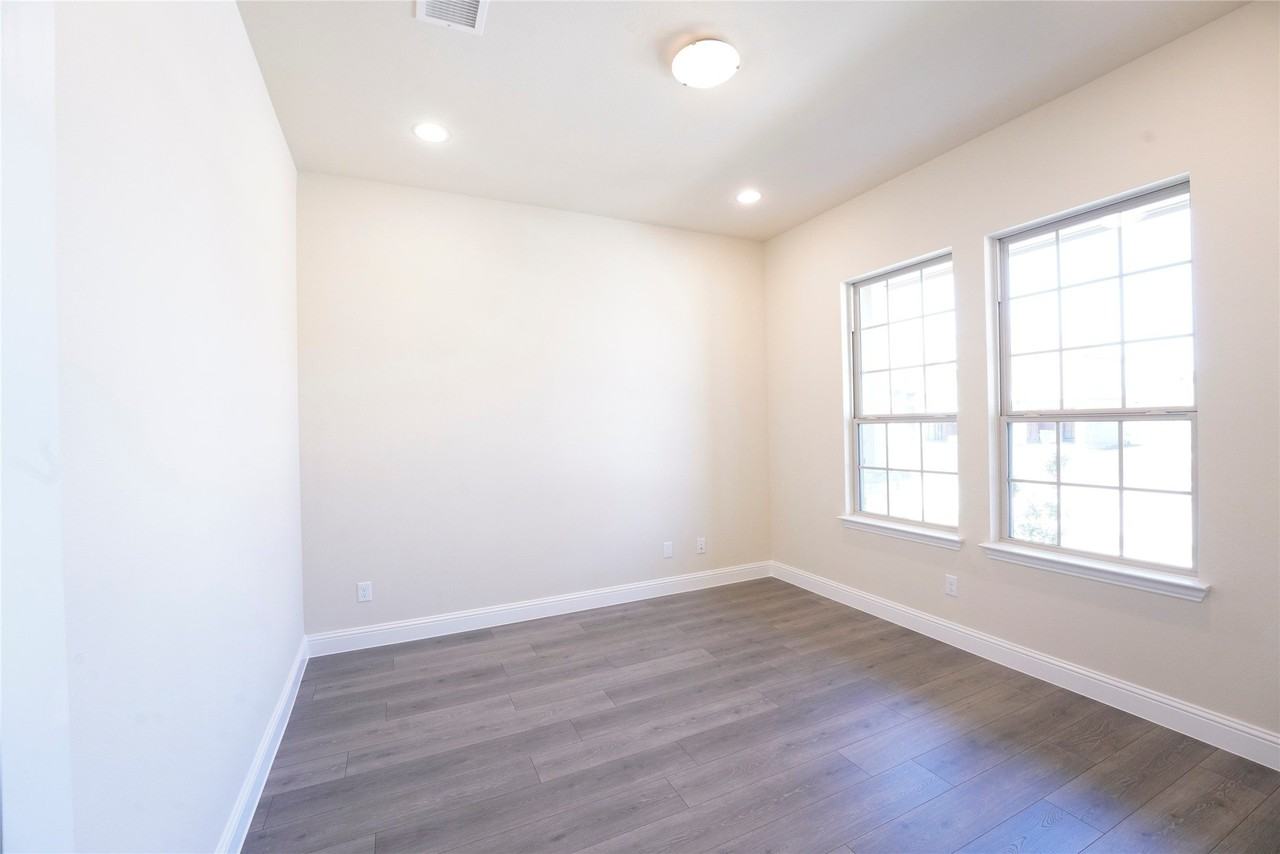 3208 Morris Ln - Photo 3 of 40