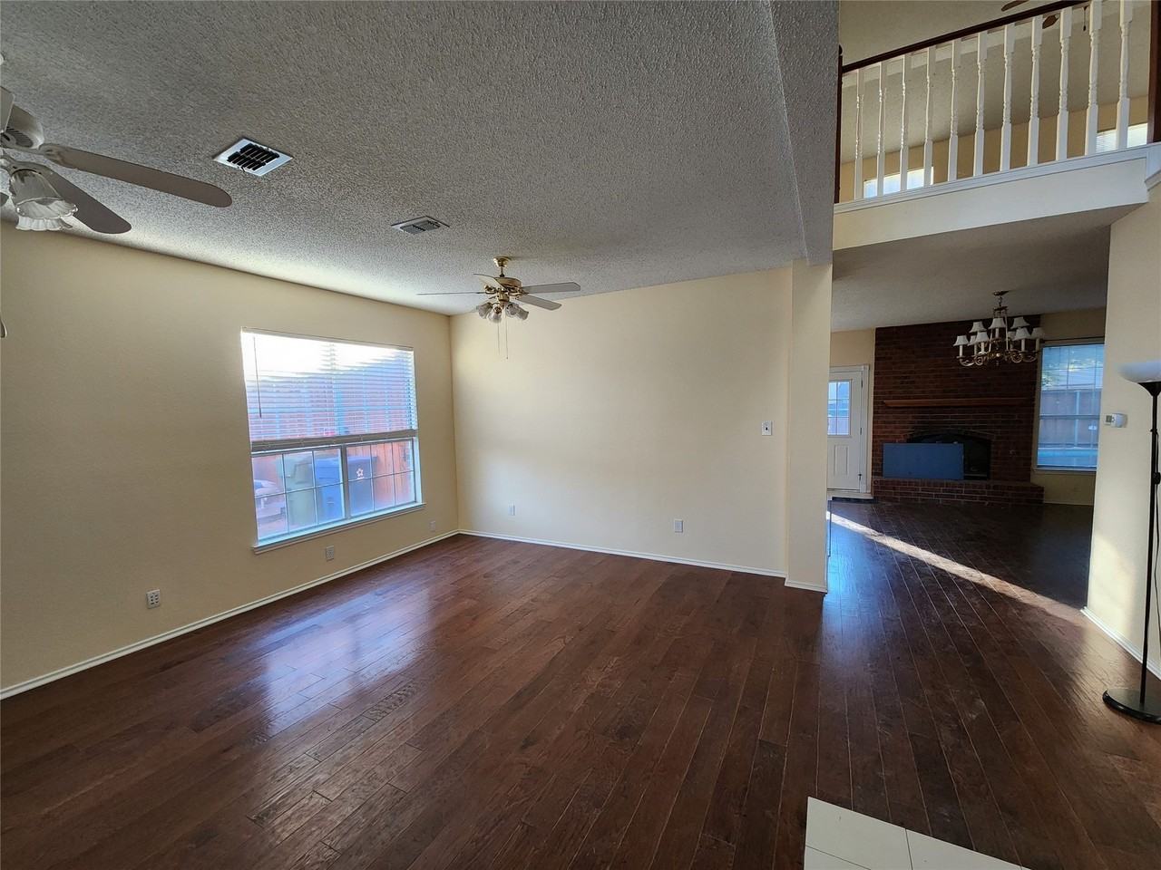 2413 Timber Ridge Ln - Photo 3 of 32