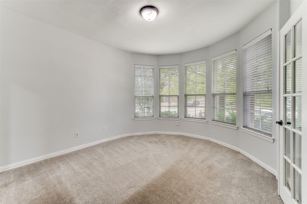 16420 White Rock Blvd - Photo 7 of 26