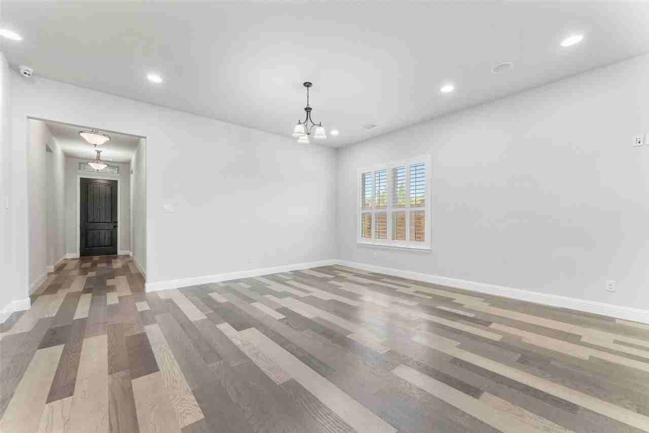 7581 Sevie Ln - Photo 6 of 40