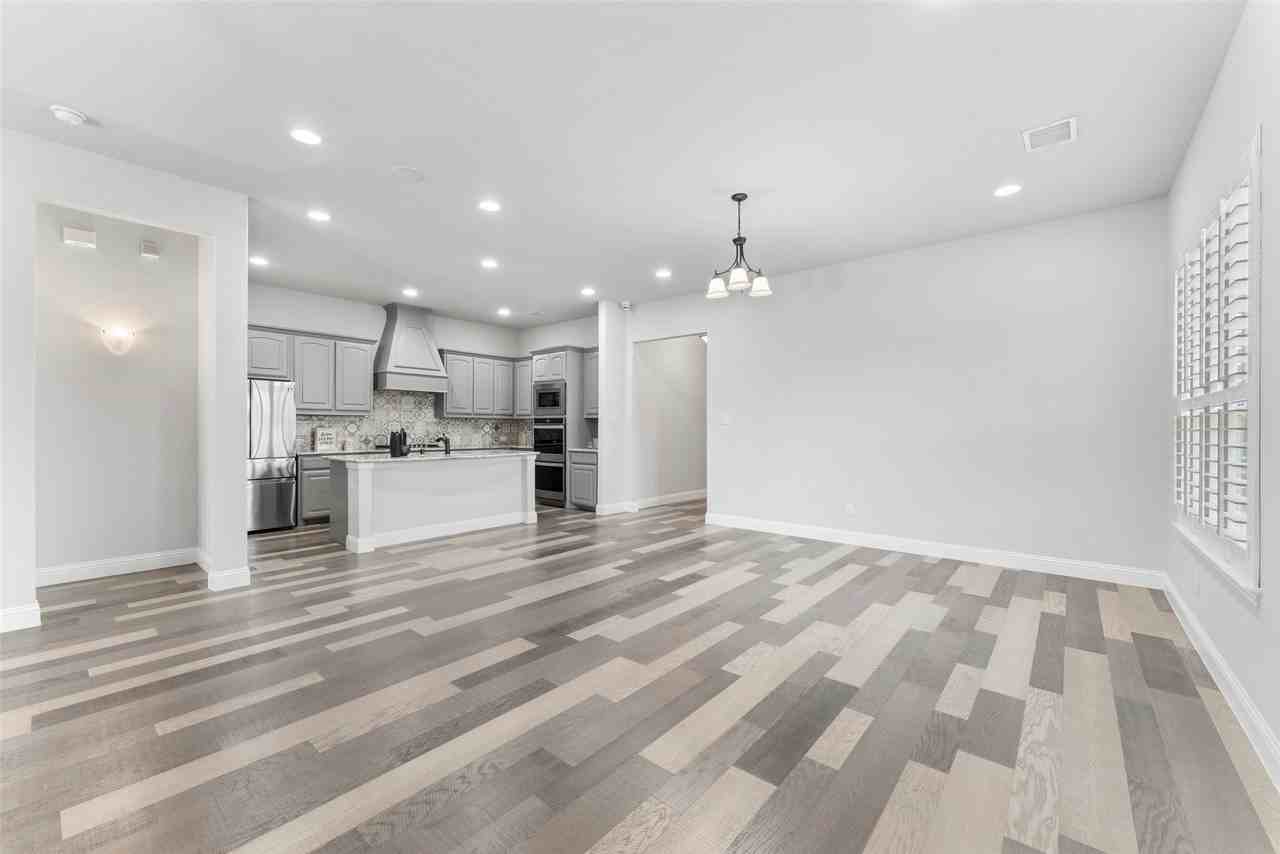 7581 Sevie Ln - Photo 7 of 40
