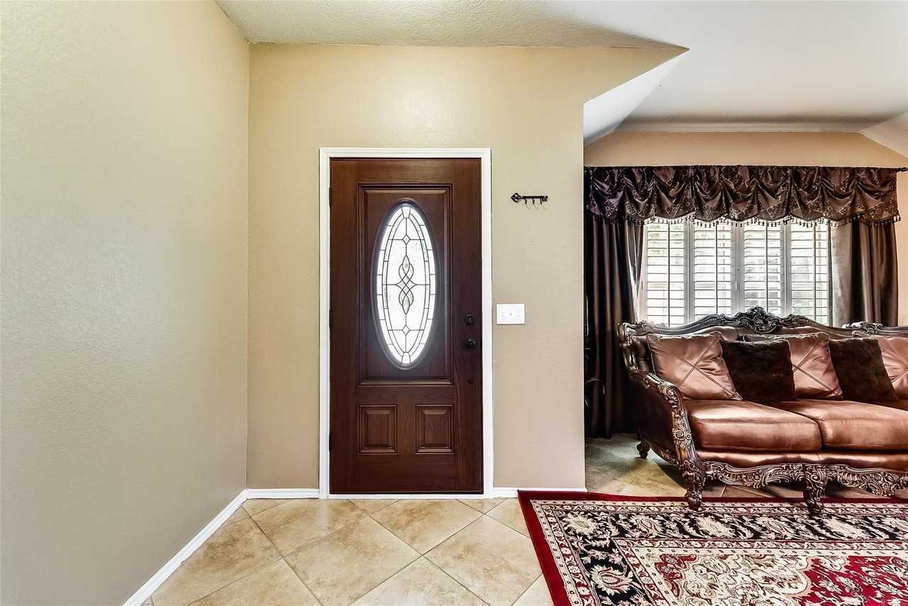 1206 Periwinkle Dr - Photo 2 of 28