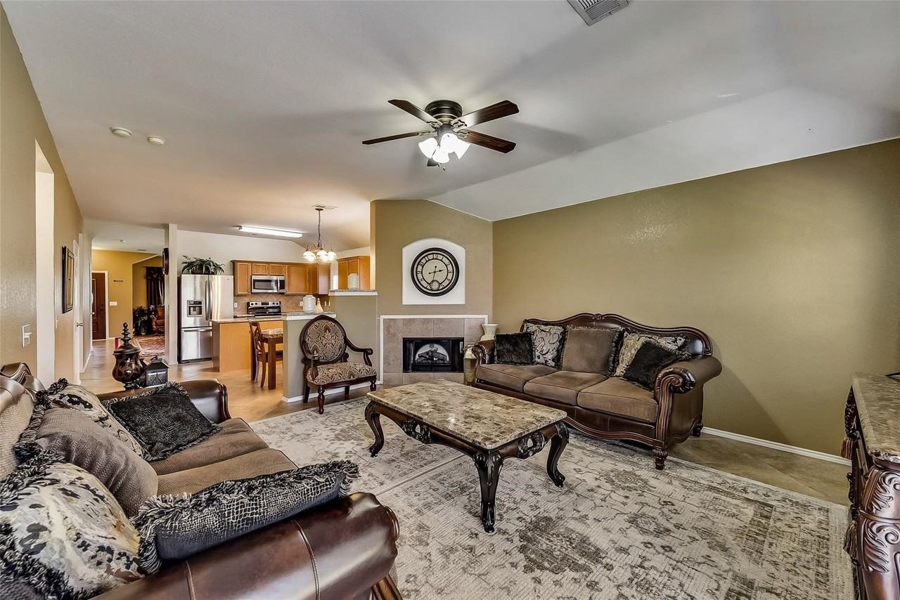 1206 Periwinkle Dr - Photo 4 of 28