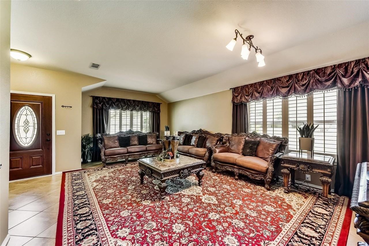 1206 Periwinkle Dr - Photo 5 of 28