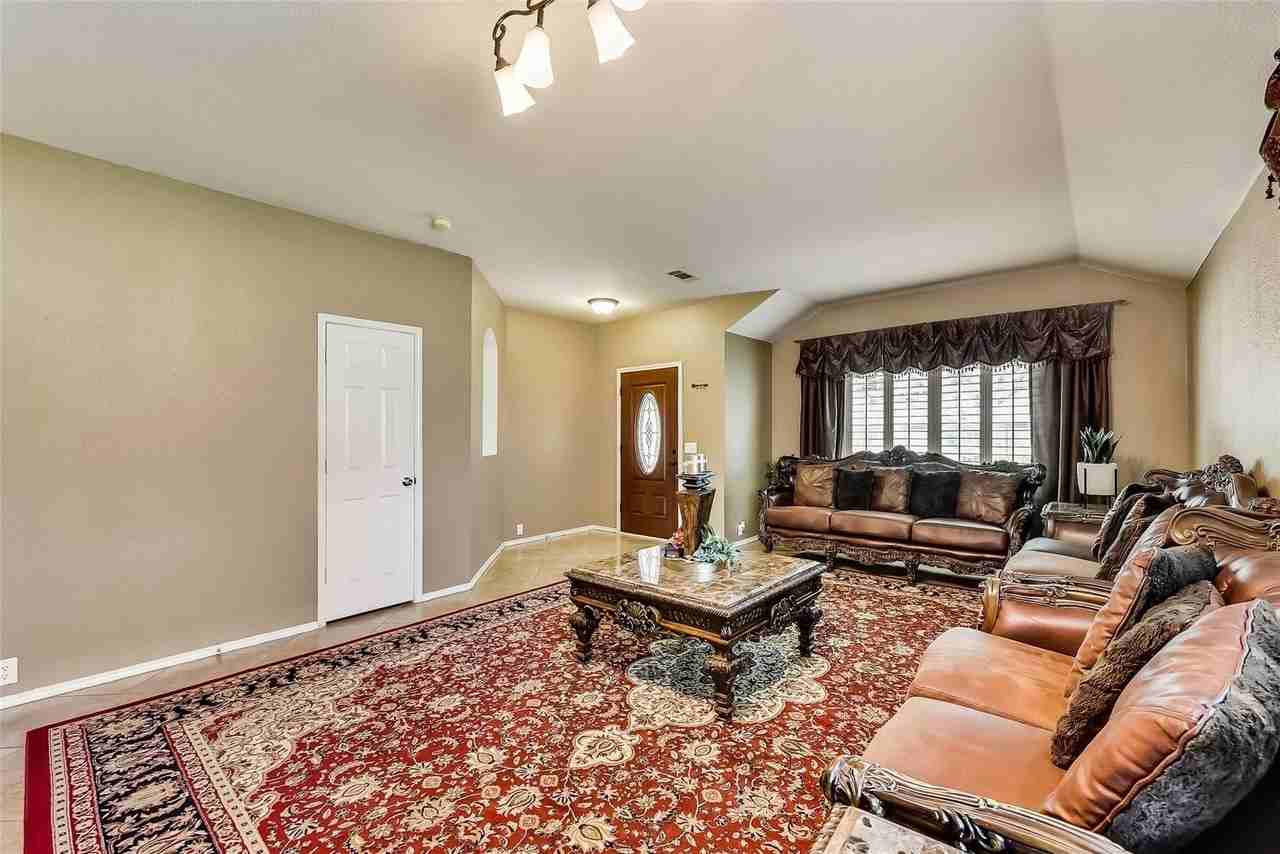 1206 Periwinkle Dr - Photo 6 of 28