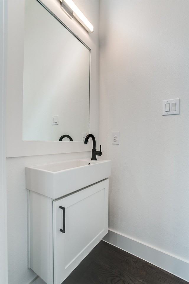 5714 Lindell Ave #103 - Photo 4 of 25