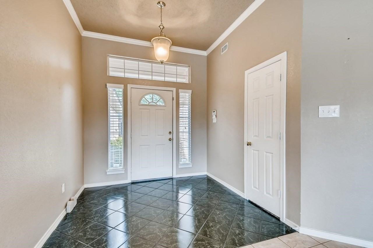 5930 River Bend Dr - Photo 5 of 38
