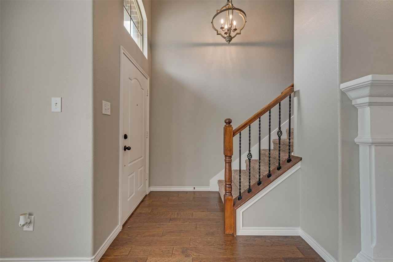 4281 Comanche Dr - Photo 3 of 18