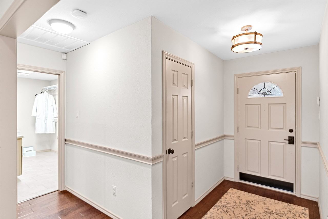 5202 Heatherdale Dr - Photo 3 of 35