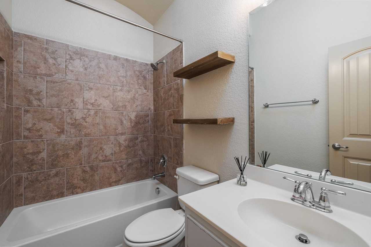 11116 Davis Mountain Rd - Photo 3 of 13