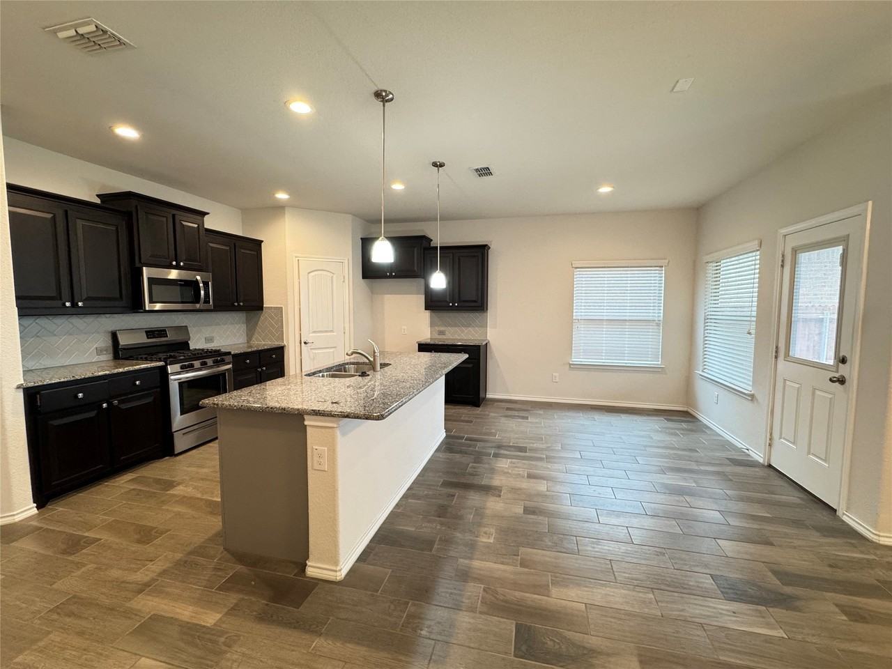 1109 Pierz Dr - Photo 5 of 22