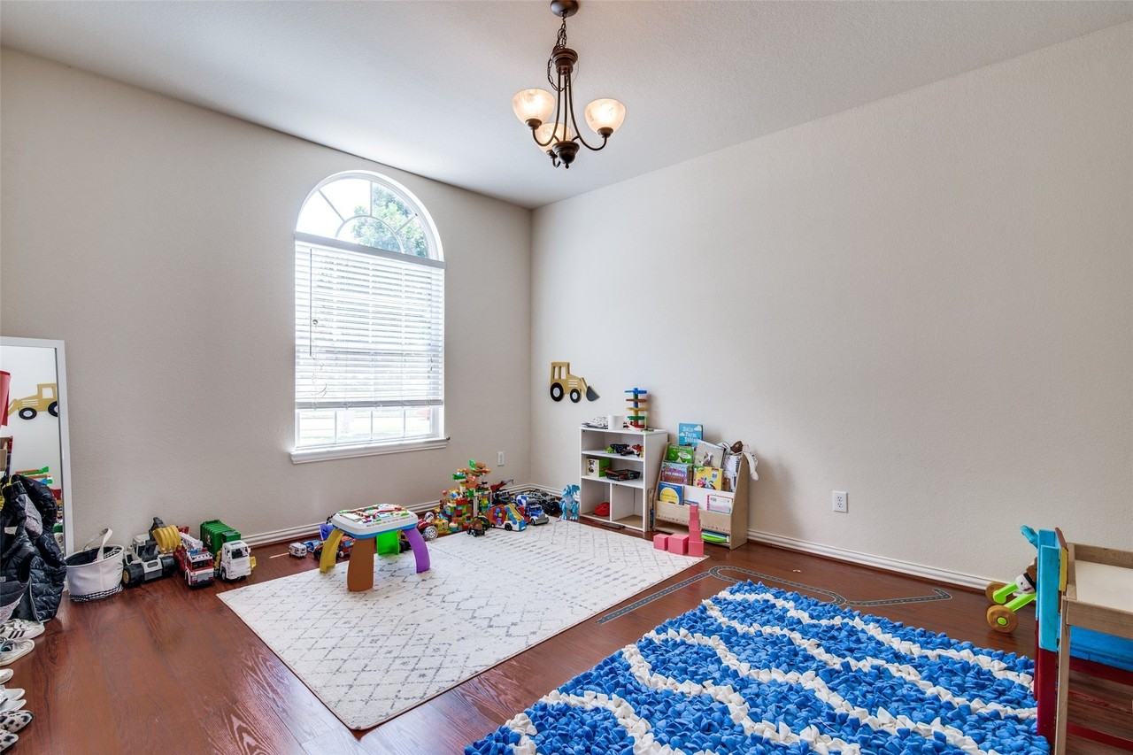 4323 Kettering Dr - Photo 5 of 24