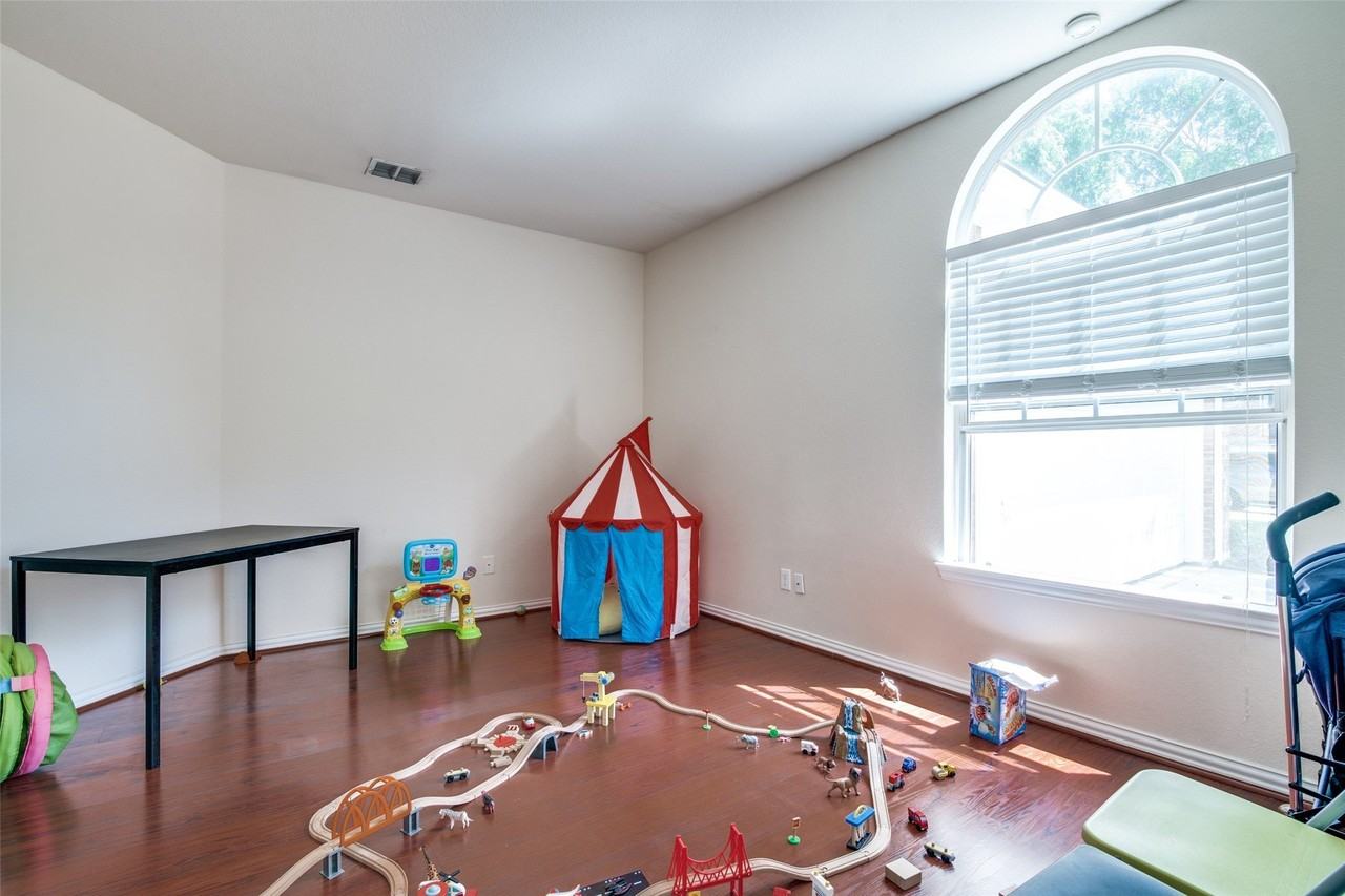 4323 Kettering Dr - Photo 6 of 24