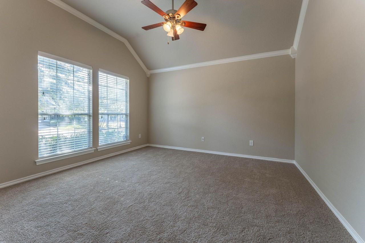 5029 Harney Dr - Photo 2 of 34