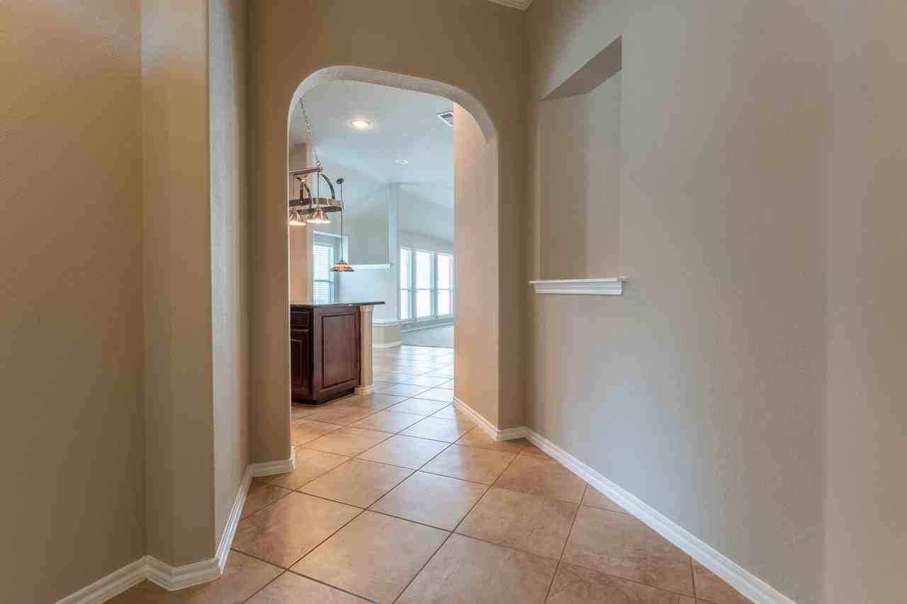 5029 Harney Dr - Photo 3 of 34