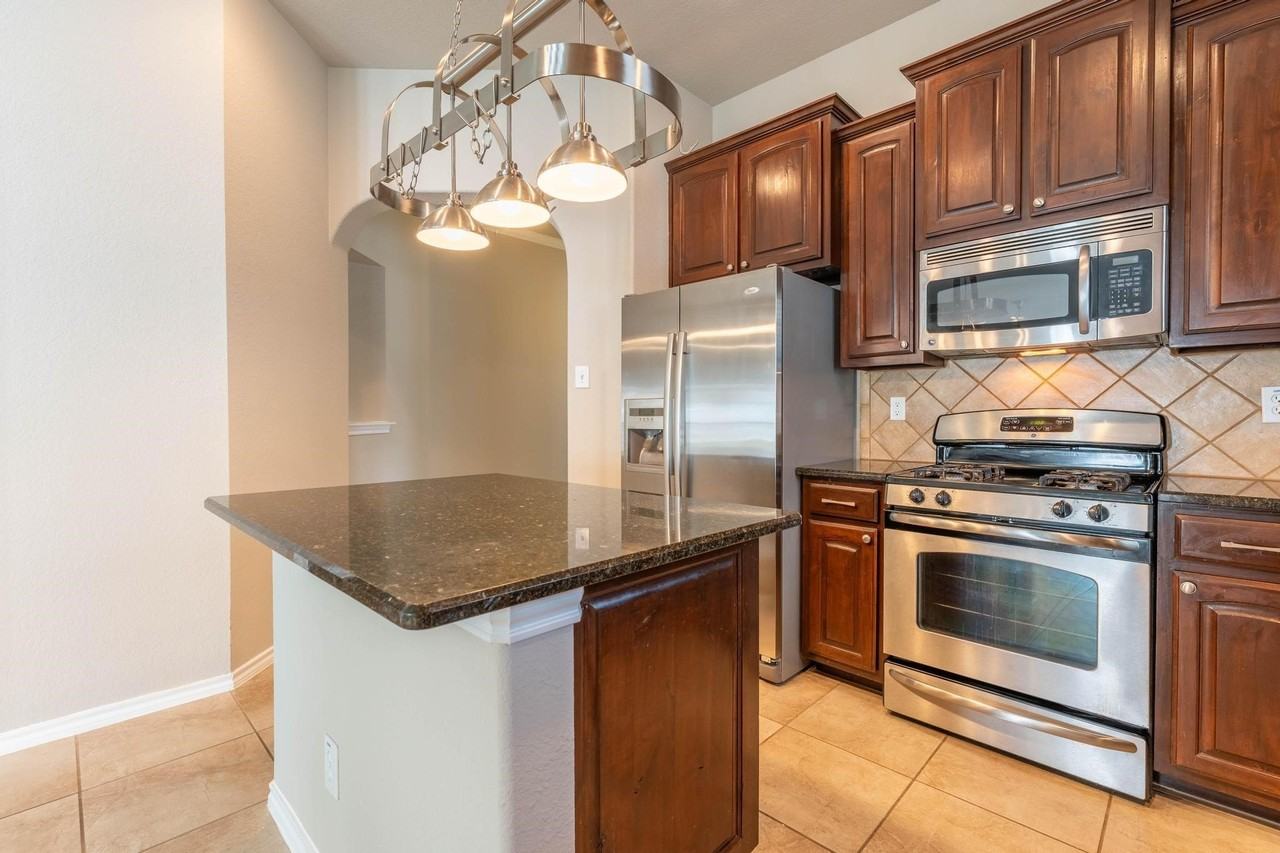 5029 Harney Dr - Photo 7 of 34