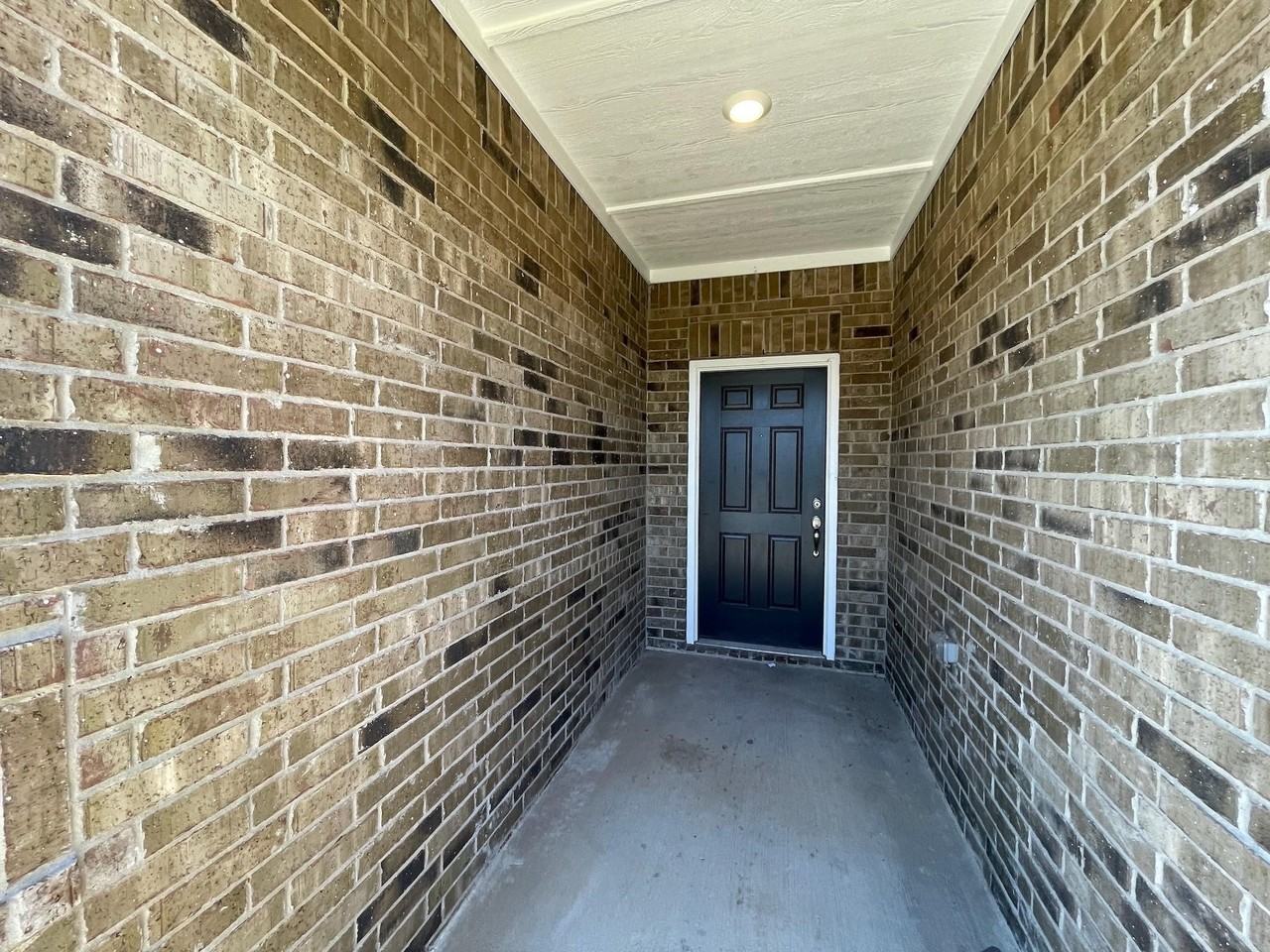 1921 Belmont Ln - Photo 3 of 23