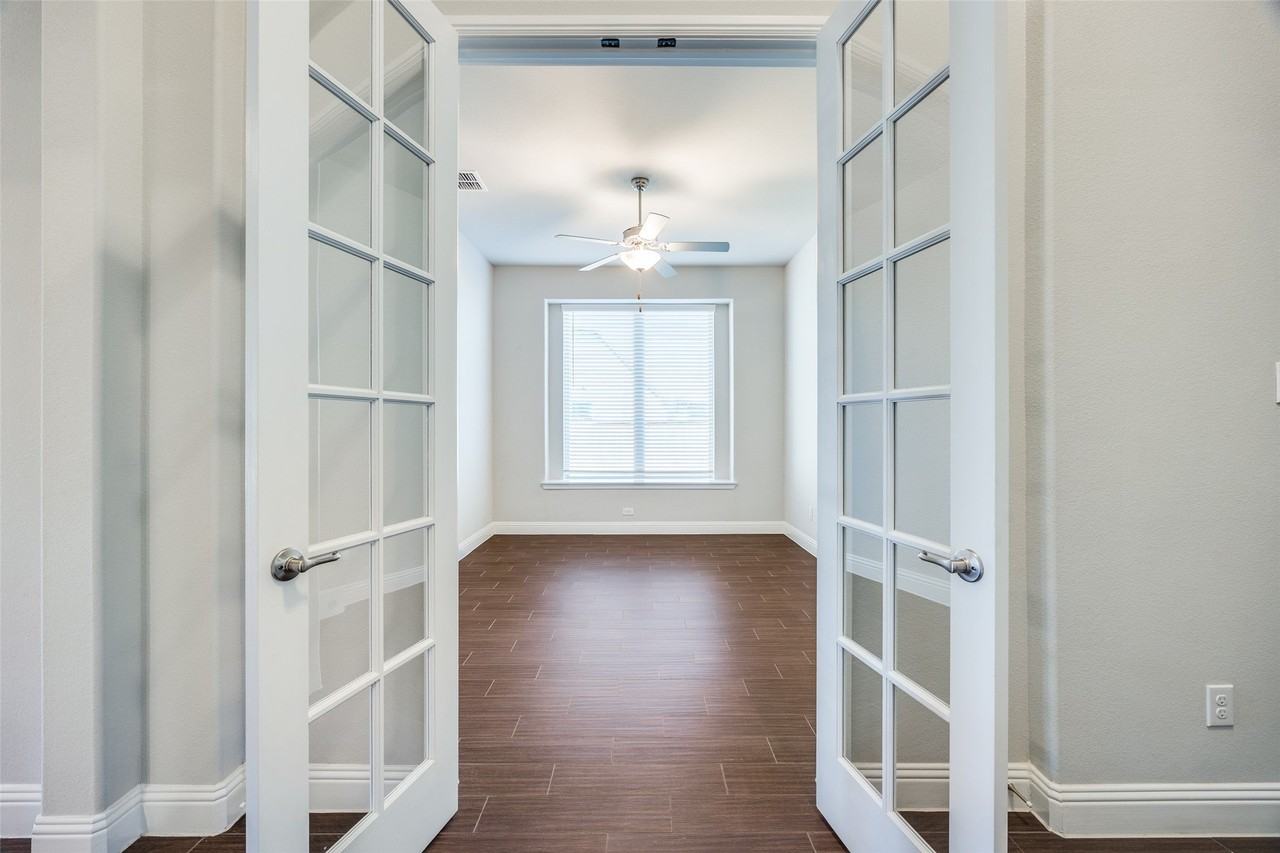 8213 Centipede Ct - Photo 4 of 25