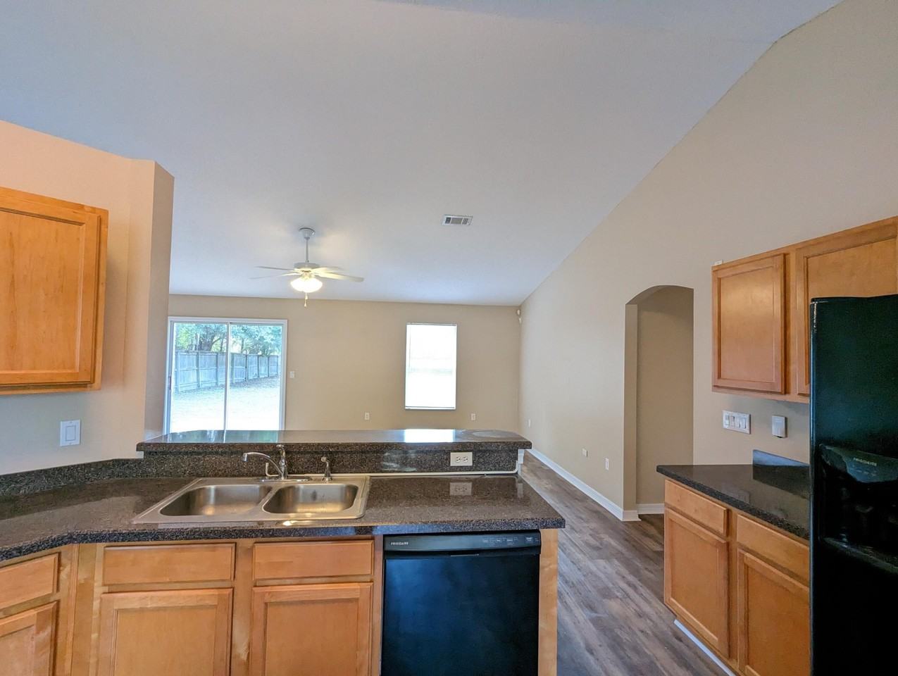 8237 Nevada St - Photo 6 of 21