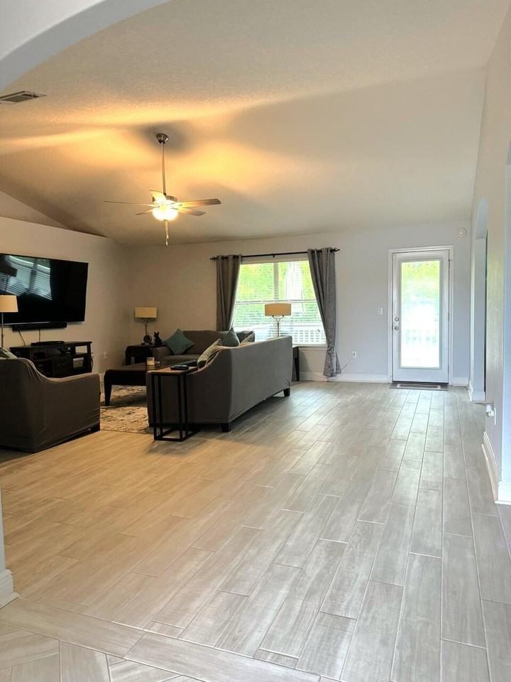 2416 Grouper Ct - Photo 4 of 15