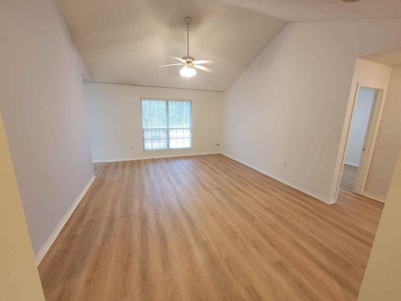 2405 Hemlock Dr - Photo 2 of 15