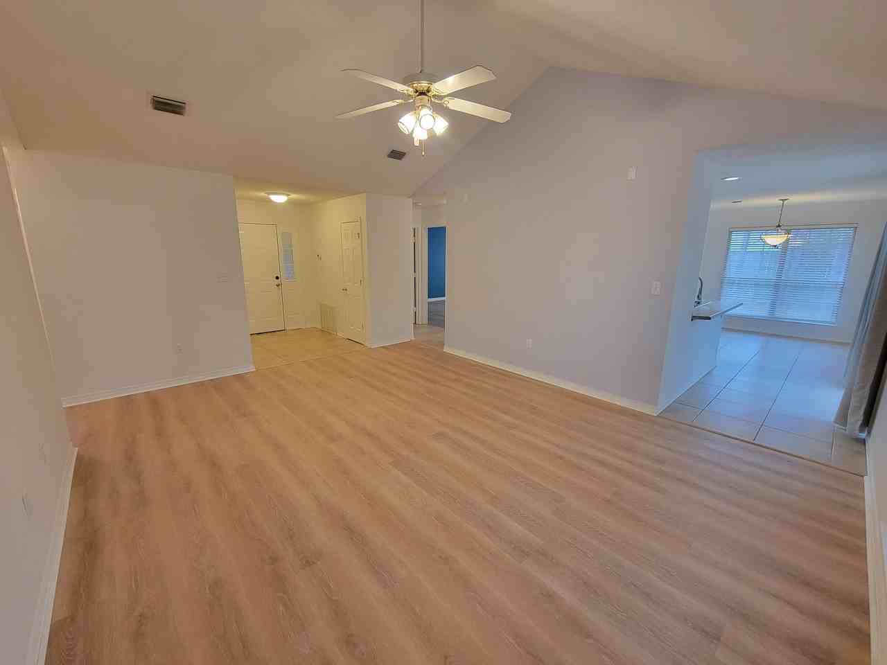 2405 Hemlock Dr - Photo 3 of 15