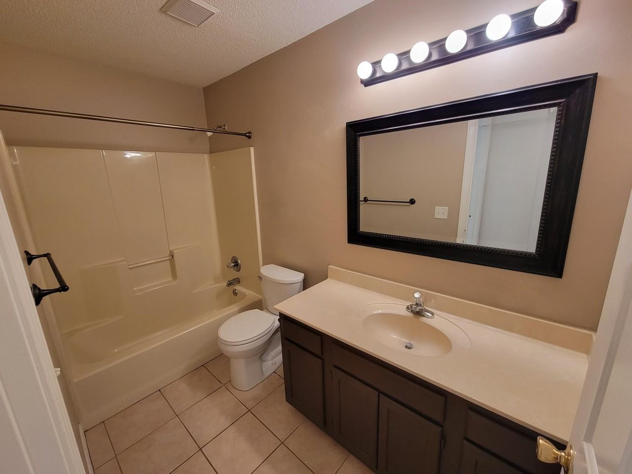 2405 Hemlock Dr - Photo 5 of 15