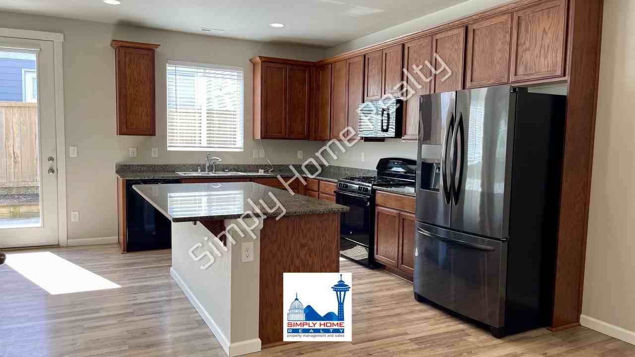 5021 Andrew St Se - Photo 4 of 27