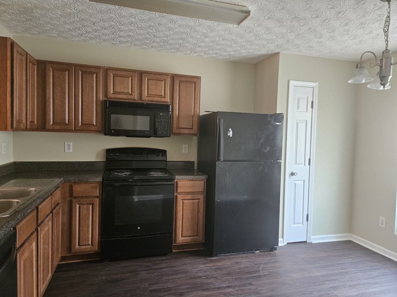 3914 Waldrop Ln - Photo 3 of 13