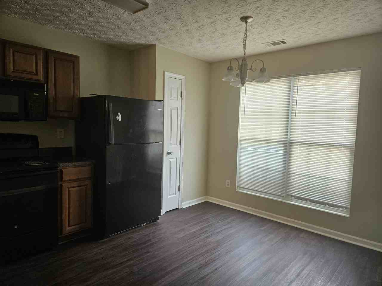 3914 Waldrop Ln - Photo 4 of 13