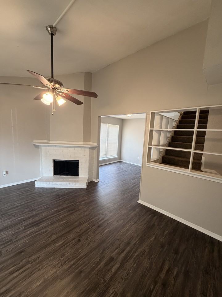415 Stonehenge Dr - Photo 3 of 21